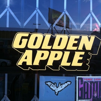รูปภาพถ่ายที่ Golden Apple Comics โดย Berto M. เมื่อ 8/4/2012
