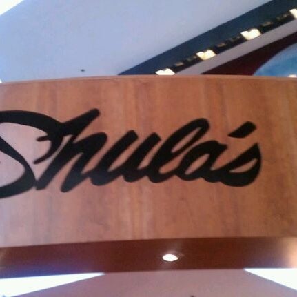 4/8/2012にMiss 2.がShula&#39;s Steak Houseで撮った写真