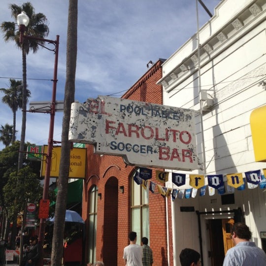 6/17/2012 tarihinde Vasili G.ziyaretçi tarafından El Farolito Bar'de çekilen fotoğraf