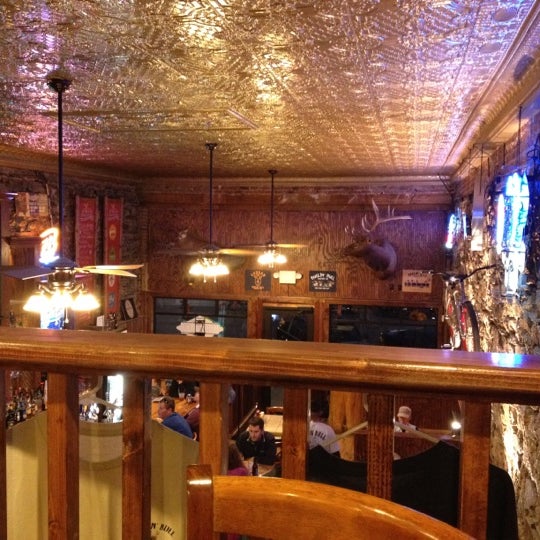 8/5/2012 tarihinde Ian H.ziyaretçi tarafından Buglin&#39; Bull Restaurant and Sports Bar'de çekilen fotoğraf