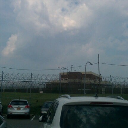 Foto scattata a Rikers Island Correctional Facility da Ashanti D. il 8/23/2012