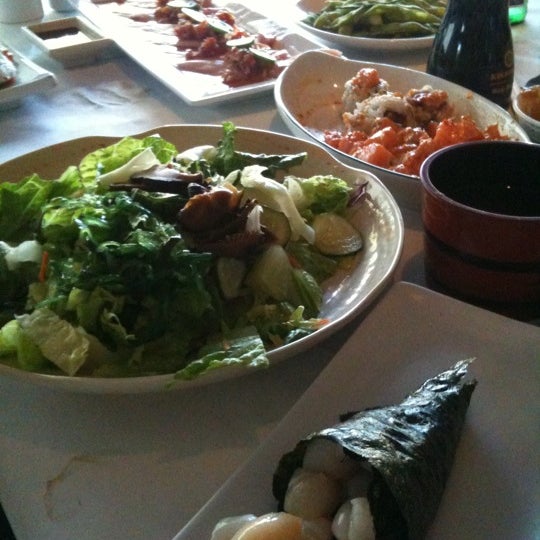 6/3/2012 tarihinde Sara R.ziyaretçi tarafından Shiki Sushi'de çekilen fotoğraf