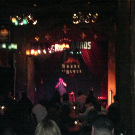 รูปภาพถ่ายที่ House of Blues Restaurant &amp; Bar โดย Tony S. เมื่อ 2/19/2012