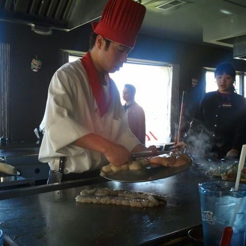 4/12/2012 tarihinde Donna A.ziyaretçi tarafından 1025 Ruyi Japanese Steakhouse'de çekilen fotoğraf