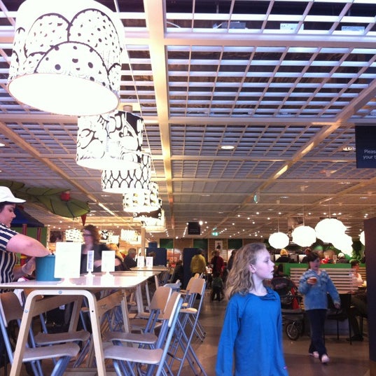 Das Foto wurde bei IKEA von OSAMA A. am 7/4/2012 aufgenommen
