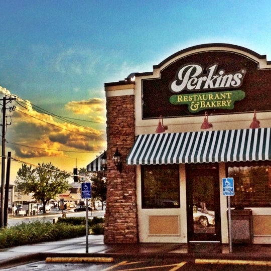 Perkins Restaurant & Bakery American Restaurant in Roseville