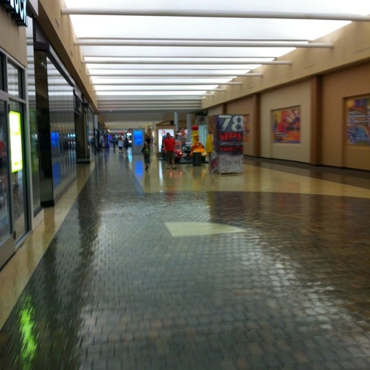 9/6/2012にJ-4がNorthtown Mallで撮った写真