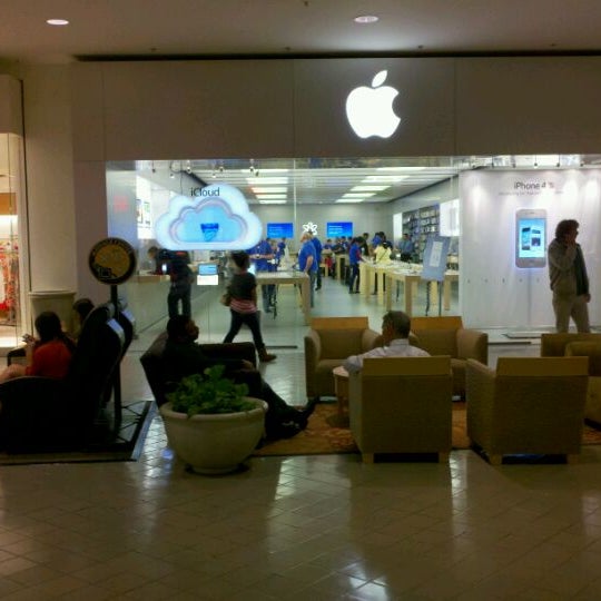 Apple North County Electronics Store in Escondido