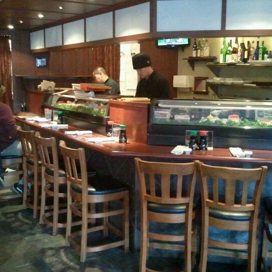Das Foto wurde bei Off The Hook Sushi von John S. am 4/3/2012 aufgenommen