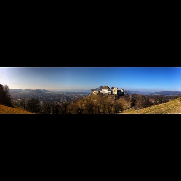 รูปภาพถ่ายที่ Schloss Lenzburg โดย René เมื่อ 3/2/2012