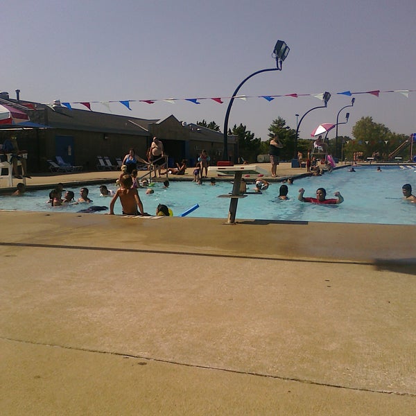 Melvin Ford Aquatic Center Swimming Pool in Bentonville