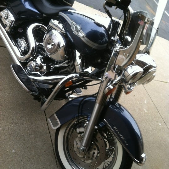 รูปภาพถ่ายที่ Benson Harley Davidson โดย Jake S. เมื่อ 5/21/2012