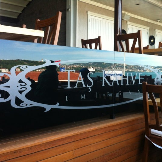 Das Foto wurde bei Taş Kahve Cafe &amp; Restaurant von Taş Kahve E. am 6/7/2012 aufgenommen