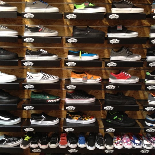 vans stanford mall
