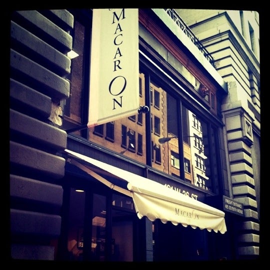 รูปภาพถ่ายที่ Macaron Café โดย Rachael A. เมื่อ 5/4/2012