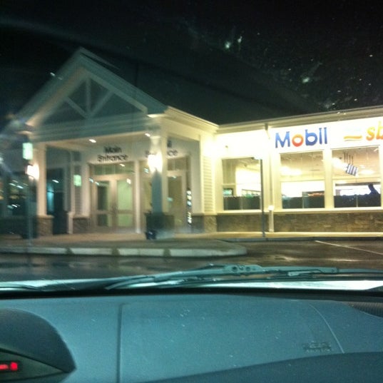 4/22/2012にRebecca M.がMilford Service Plaza (Northbound)で撮った写真