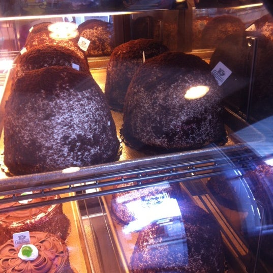 Photo taken at LA Bonbonniere Bake Shoppe by Amiyrah on 3/26/2012