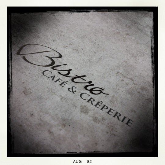 Foto tirada no(a) Bistro - Café &amp; Crepérie por Radovan C. em 8/5/2012