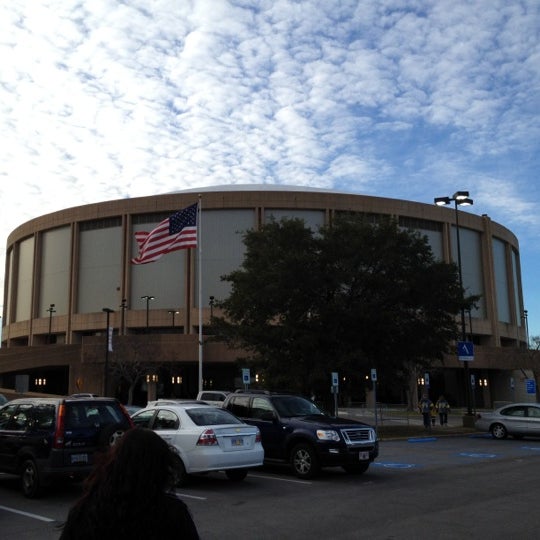 2/12/2012 tarihinde jason l.ziyaretçi tarafından Mississippi Coast Coliseum &amp; Convention Center'de çekilen fotoğraf