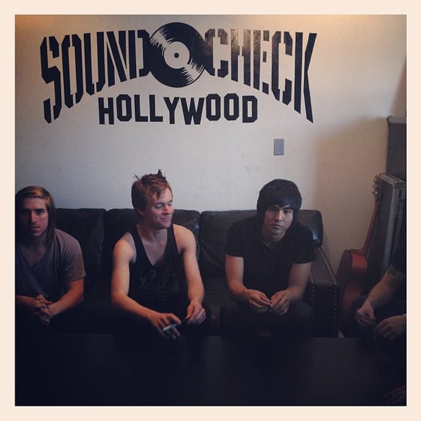 รูปภาพถ่ายที่ SoundCheck Hollywood โดย Christian G. เมื่อ 4/21/2012