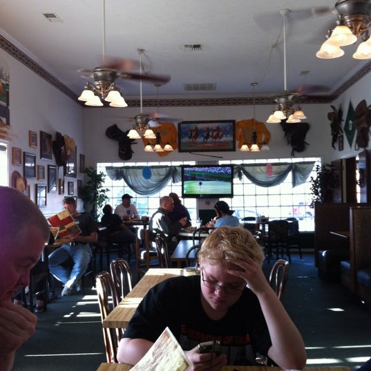 4/8/2012 tarihinde Beth P.ziyaretçi tarafından Uncle Bucks Restaurant &amp; Bar'de çekilen fotoğraf
