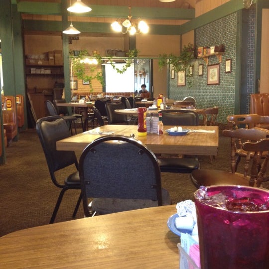 7/16/2012 tarihinde Becky B.ziyaretçi tarafından Lori&#39;s Cafe'de çekilen fotoğraf