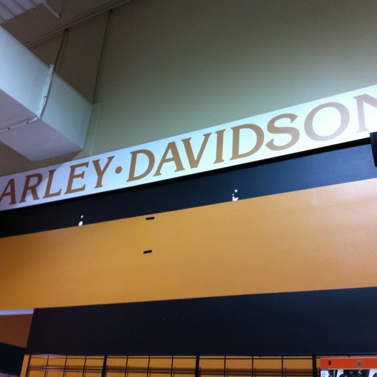 Foto tirada no(a) Central Texas Harley-Davidson por Darrin S. em 6/15/2012