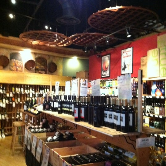 Foto scattata a Adega Wine Cellars &amp; Cafe da Phil B. il 7/14/2012