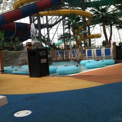 Foto scattata a WaTiki Indoor Waterpark Resort da Troy F. il 8/11/2012