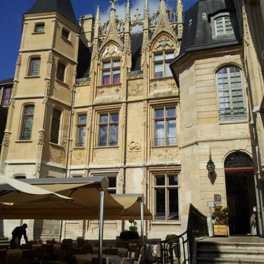 Das Foto wurde bei Hôtel de Bourgtheroulde (Autograph Collection) von Alехander G. am 8/28/2012 aufgenommen