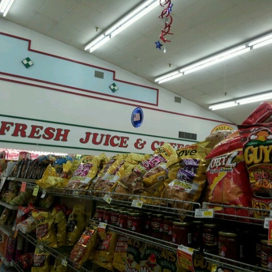 Sterling Apple Market Grocery Store in Independence