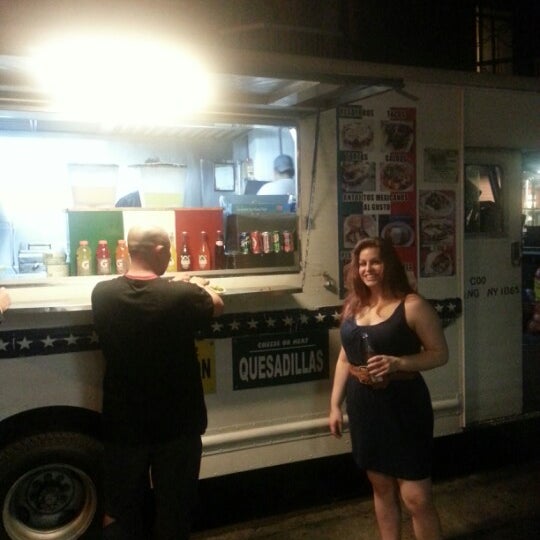 Foto scattata a The Taco Truck Store da Angie I. il 7/14/2012