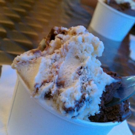 4/27/2012 tarihinde janet c.ziyaretçi tarafından Glacé Artisan Ice Cream'de çekilen fotoğraf