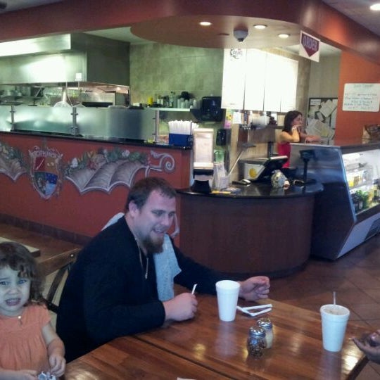 2/17/2012 tarihinde JJ V.ziyaretçi tarafından Cipriano&#39;s Pizzeria &amp; Restaurant'de çekilen fotoğraf