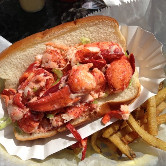 Снимок сделан в The Lobster Shanty пользователем Jessica L. 5/18/2012