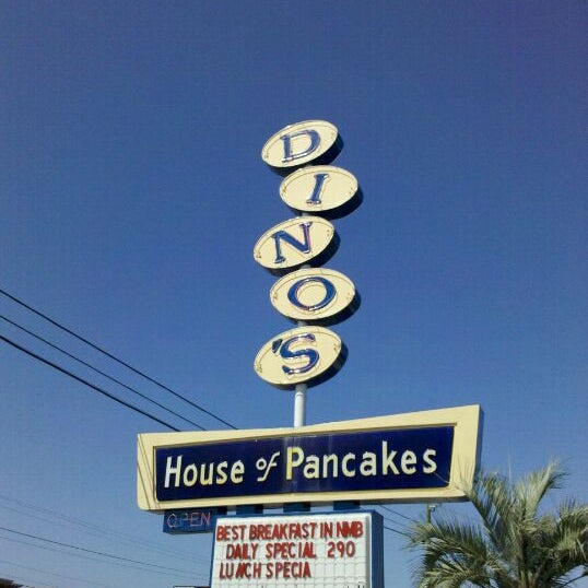Foto scattata a Dino&#39;s House of Pancakes da Jason S. il 5/27/2012