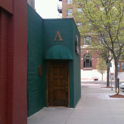 Foto tirada no(a) Apartment Lounge por Brian B. em 4/7/2012