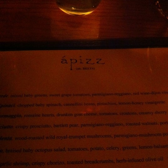Das Foto wurde bei Apizz Restaurant von Siobhan Q. am 5/13/2012 aufgenommen