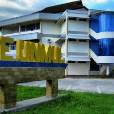 รูปภาพถ่ายที่ Fakultas Ekonomi Universitas Mulawarman โดย Silvia A. เมื่อ 4/18/2012