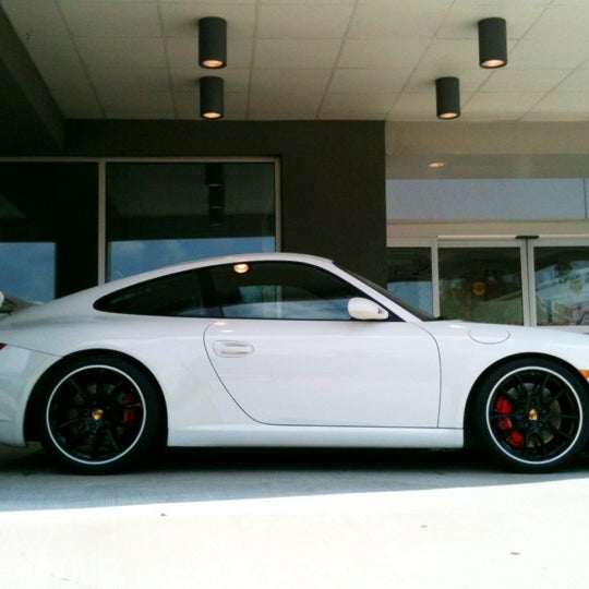 Das Foto wurde bei Porsche Annapolis von Valentina T. am 8/16/2012 aufgenommen