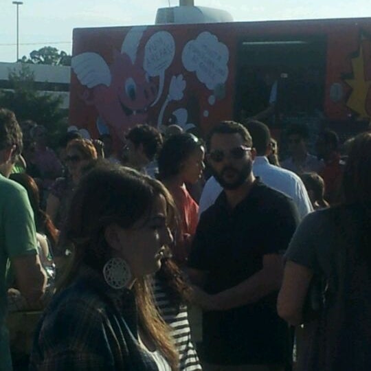 4/26/2012にNicole M.がAtlanta Food Truck Park &amp; Marketで撮った写真