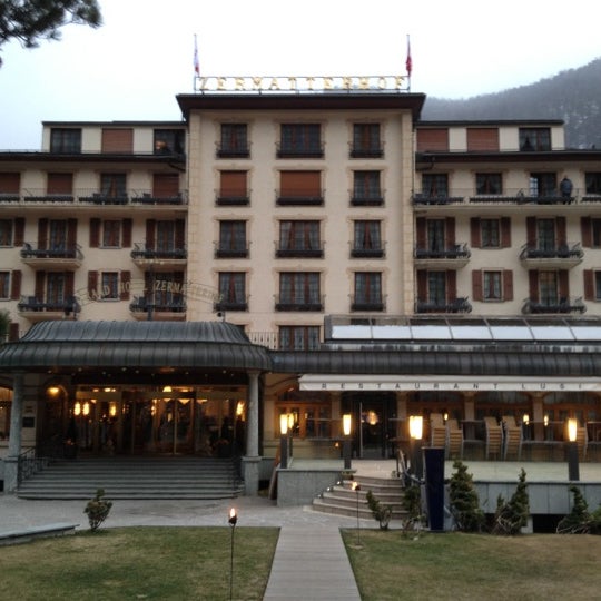 Photo taken at Grand Hotel Zermatterhof by Leonardo Tiberius ⛵ on 4/10/2012