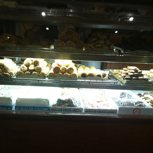 4/15/2012 tarihinde Danny N.ziyaretçi tarafından Jean Danet  Pastry, Cafe and Brick Oven Pizza'de çekilen fotoğraf