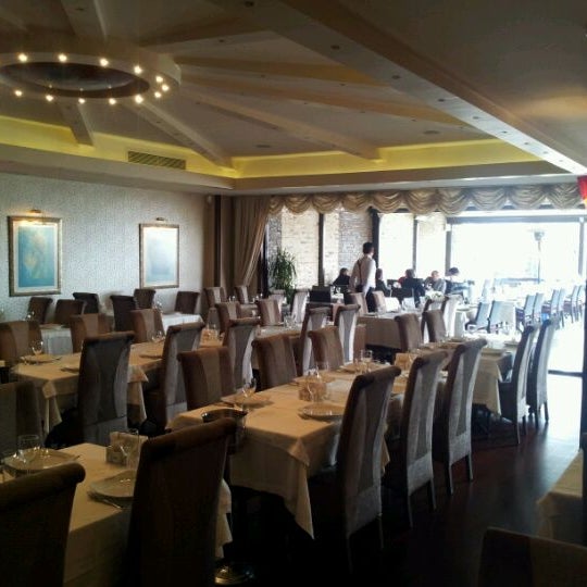 3/9/2012 tarihinde Erkal T.ziyaretçi tarafından Işıkhan Restaurant'de çekilen fotoğraf