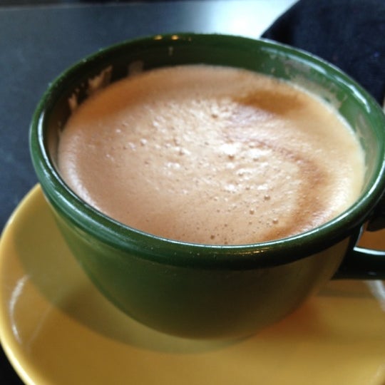4/15/2012 tarihinde Mary B.ziyaretçi tarafından Sweetwaters Coffee &amp; Tea Kerrytown'de çekilen fotoğraf