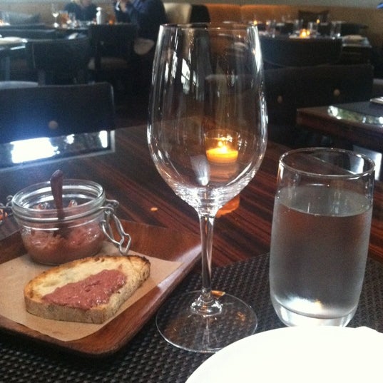 4/27/2012 tarihinde Morrell L.ziyaretçi tarafından BLT Steak'de çekilen fotoğraf