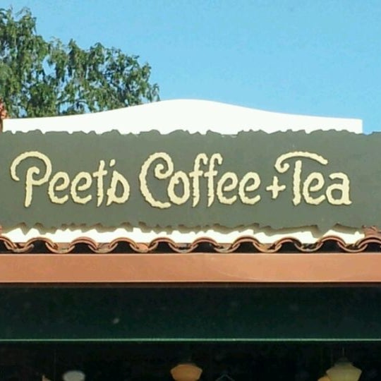 Photo taken at Peet&#39;s Coffee &amp; Tea by Fernando on 5/18/2012