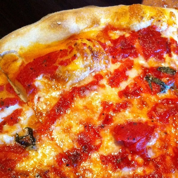 Das Foto wurde bei Colarusso&#39;s Coal Fired Pizza von Karen J. am 3/28/2012 aufgenommen