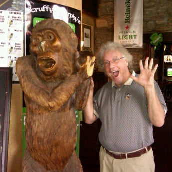 Das Foto wurde bei Scruffy Murphy&#39;s Irish Pub von Patrick M. am 6/17/2012 aufgenommen