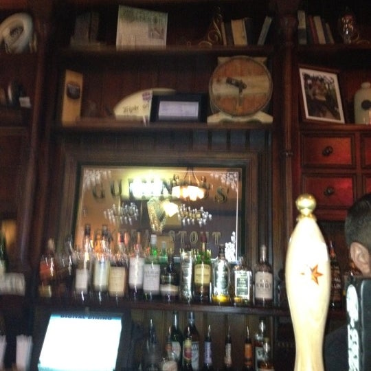 Photo taken at Maewyn&#39;s Irish Pub &amp; Restaurant by Benjamin S. on 8/17/2012